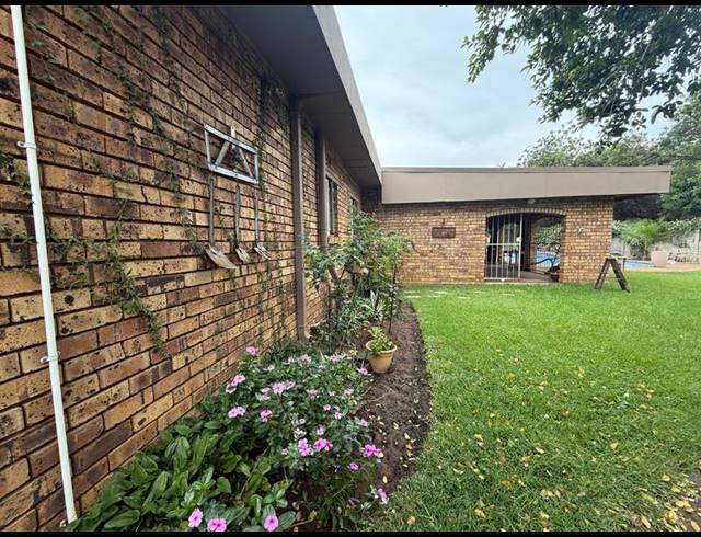 4 BEDROOM HOUSE FOR SALE IN VANDERBIJLPARK SW 2